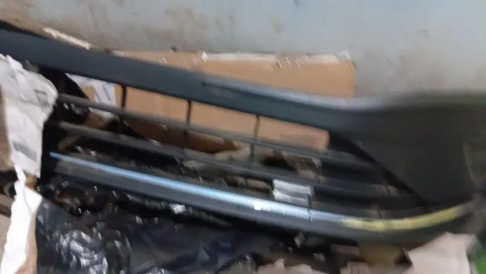 Vendo peça do para-choque do carro vírus novo