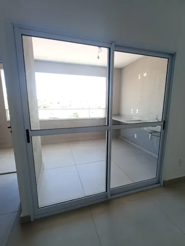 Porta de Vidro Branca 2,12x2,06 m (AxL)