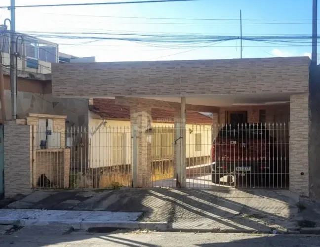 Três casas e 4 vagas de garagem à venda - Vila Matilde