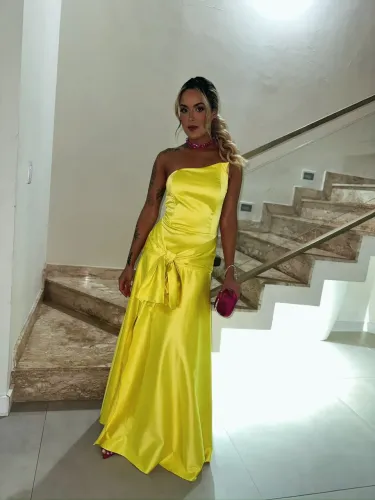 Vestido amarelo brilhante 