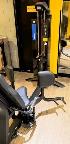 Cadeira Adutora MOVEMENT Linha Edge Referência no Mercado Fitness