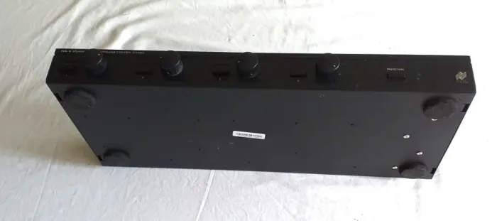 Mixer de microfones marca Niles. Usado em bom estado, funcionando OK,