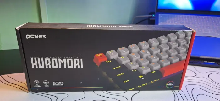 Teclado Mecânico Gamer PCYes Kuromori 60% RGB - Switch Red | Estado de Novo