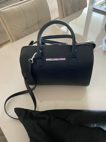 Bolsa tiracolo Santa Lolla baú alça dupla