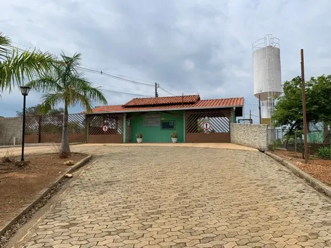 Chácara 5.000m², em condomínio, casa simples, terreno fértil, Jaboticatubas.