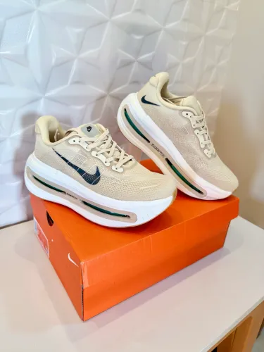 Nike Vomero Premium - Tamanho 36