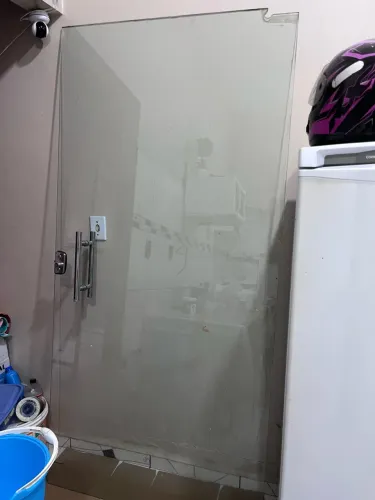 VENDO PORTA DE VIDRO USADA