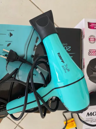 3 secadores de cabelo com pequenos defeitos 
