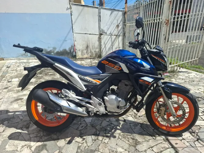 Honda Twister 250 F 2020 ? impecável