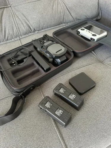DJI Mavic 3 Classic Fly More Kit com Controle RC (Tela)