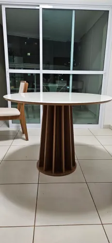 Mesa redonda para 4 lugares