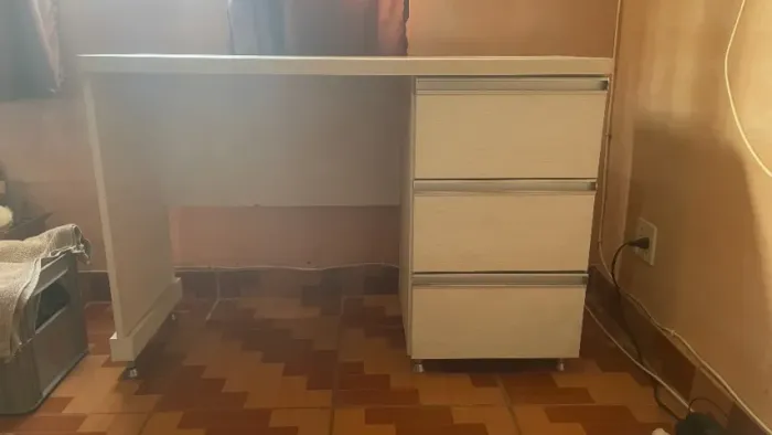 Escrivaninha Mesa Para Computador - Seminova - Madeira Maciça