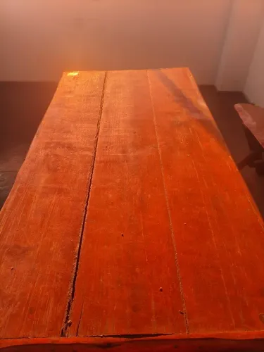 Mesa com bancos rústica