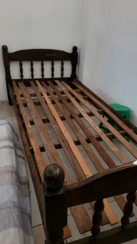 Cama de madeira maciça, solteiro