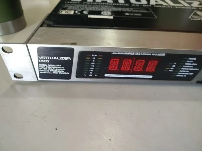 (PROCESSADOR DIGITAL DE EFEITOS PARA VOZ BEHRINGER VIRTUALIZER DDP-2O24P)
