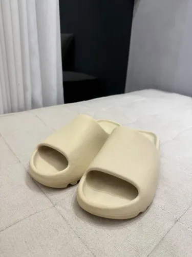 Yeezy Slide Bone