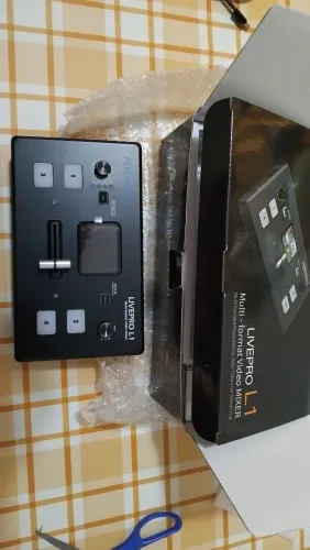 Mesa de corte de vídeo Feelworld Livepro L1