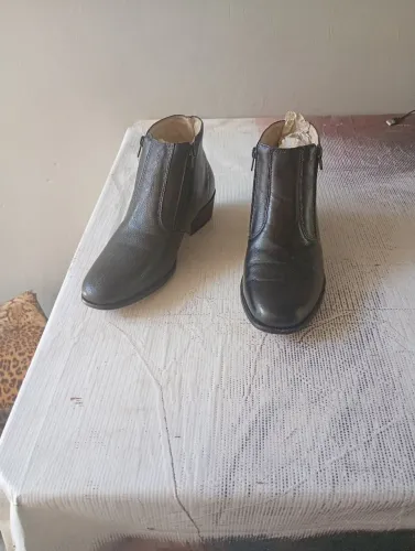 Botas Novinhas (usado apenas uma vez)