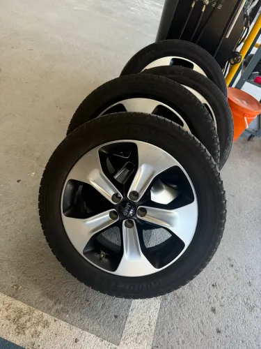 Vendo rodas aro 18 com pneus mais de meia vida aro 18
