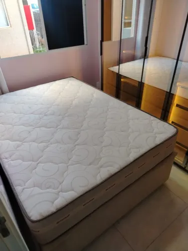 Vende-se cama de casal