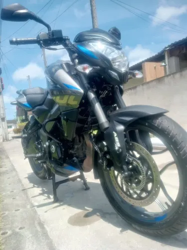 Moto bajaj 200