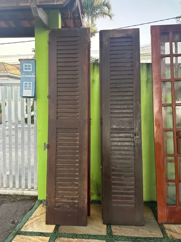 8 Portas demolição madeira nobre