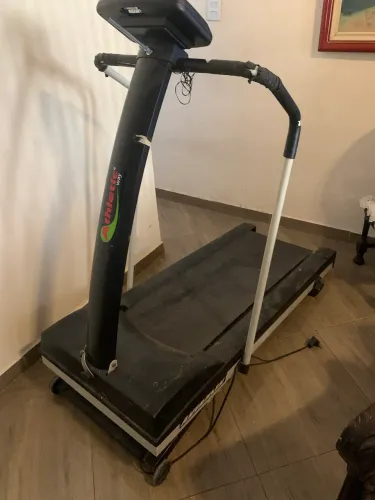 Esteira athletic way usada porém funciona