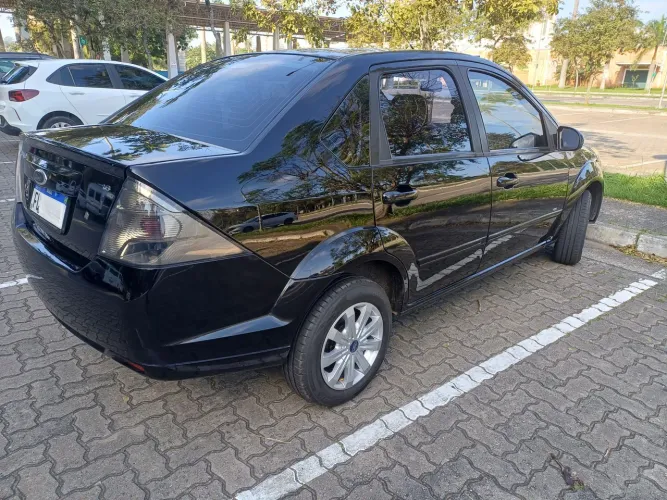 Ford Fiesta Sedan SE 1.6 8V Flex 4P 2014