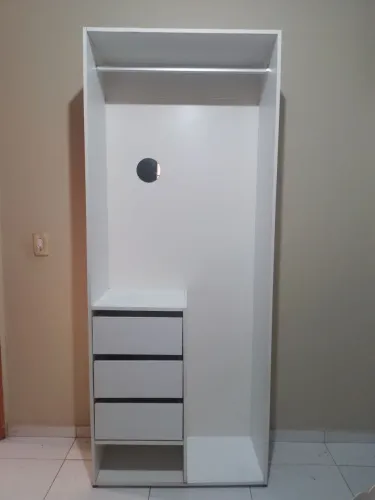 Guarda roupa pequeno