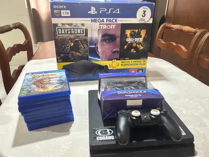 PlayStation 4 Slim 1TB - Completo - 8 jogos + 2 Controles (1 Lacrado Edição Especial)