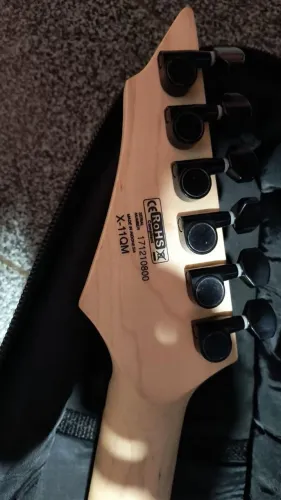 Guitarra cort x11