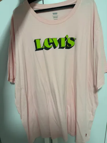 Camiseta levis rosa claro tamanho XXG