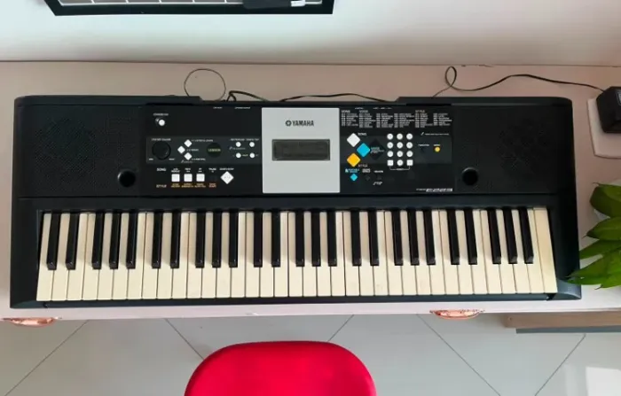 Teclado Yamaha PSR-E223 - Excelente para iniciantes