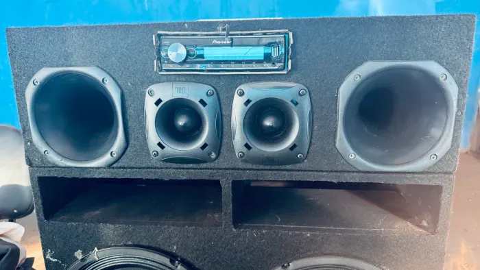 Som automotivo HardPower woofer 12?