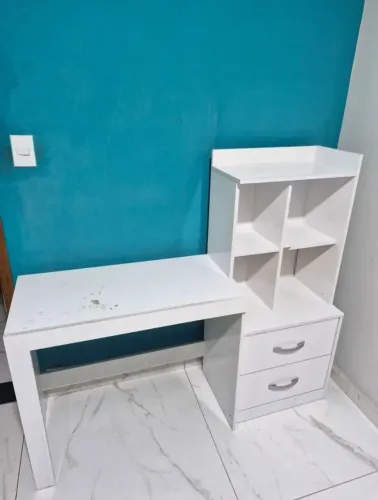 Mesa para Computador / Escritório com Gavetas e Nichos - Excelente Estado
