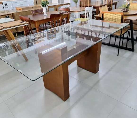 Mesa de jantar para 6 lugares com base de madeira e tampo de vidro, usado bom