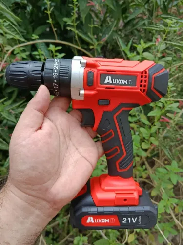 Furadeira Auxom com 2 Baterias 21v.