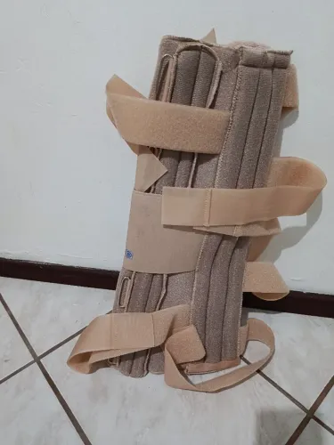 Tala ortopédica para joelho