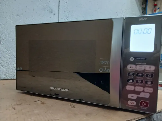 Microondas Brastemp 30L painel touch-screen c/Grill 220v todo em inox