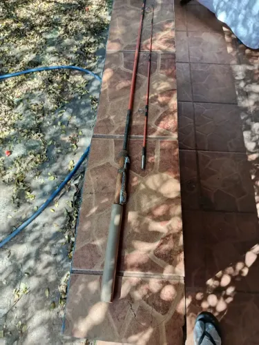 Vara de Pesca Antiga Vintage em Fibra de Vidro - 2 Partes (1,77 m)