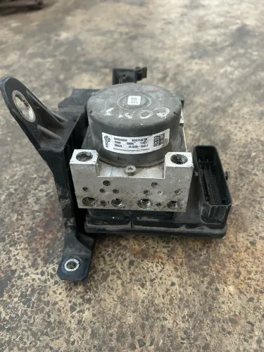 Jeep compass ,ABS ,módulo lá de ventoinhas,alguns acabamentos internos e externos