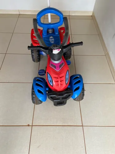 Motoca homem aranha.