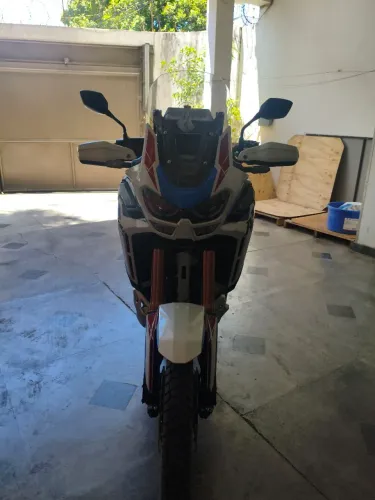 Vendo África twim ADV dct 2024