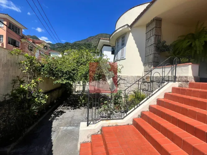 Casa linear à venda na Rua Raiz da Serra - Alto da Boa Vista RJ,