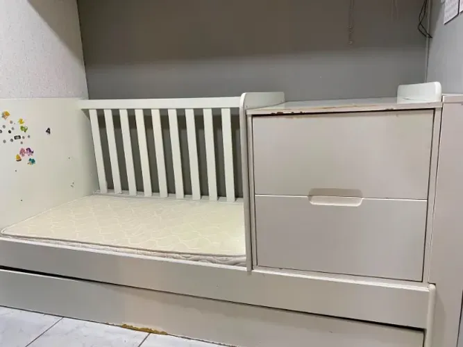Cama infantil com trocador e colchão