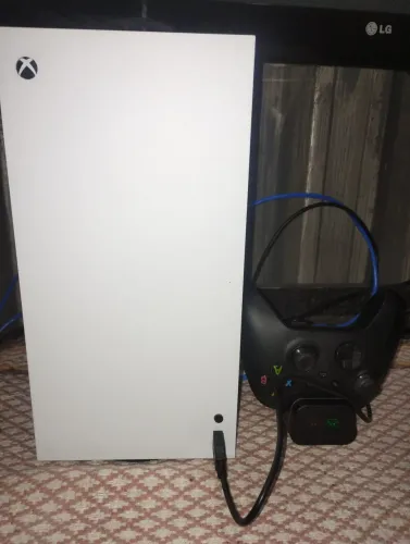 Xbox séries x. Novo apenas três meses de uso estou vendendo rápido preciso do dinheiro.