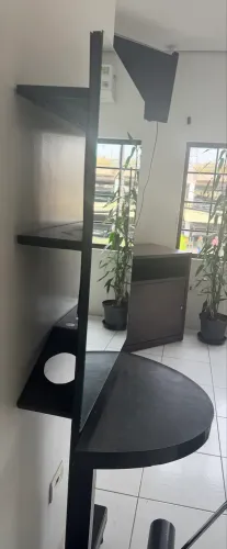 Bancada com espelho para cabeleireiros