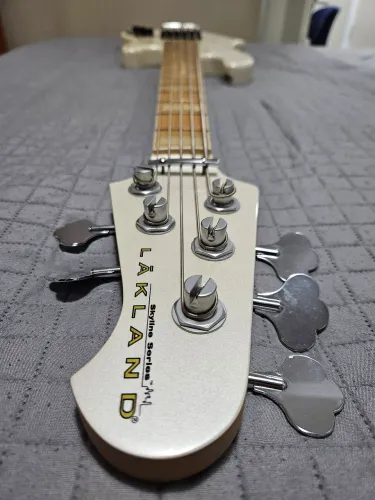 Baixo Lakland DJ5 - jazz bass 5 cordas - Aceito troca,  leia final do anúncio