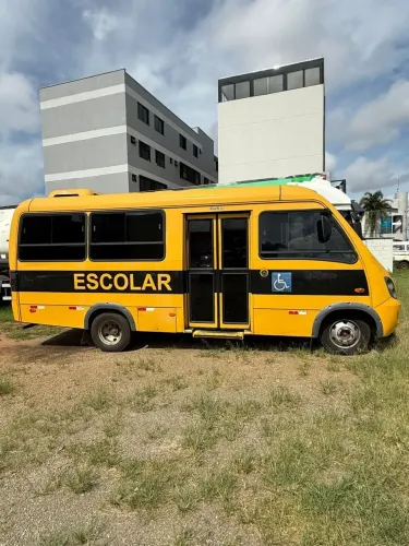 Micro ônibus iveco daily c/ ar e elevador