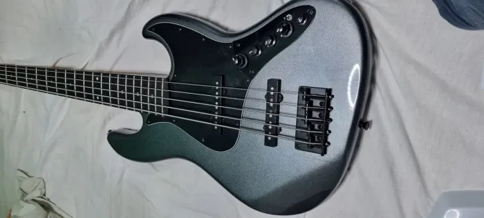 Baixo Tagima TW-73 5 Cordas - Ativo e passivo - Pré estilo Sire V7